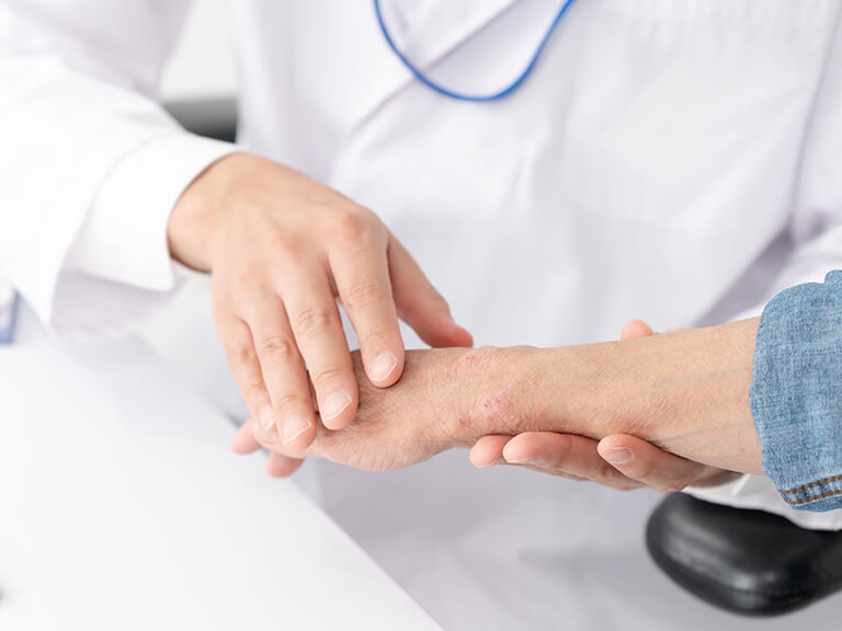 皮膚科専門医によるアトピーの専門治療