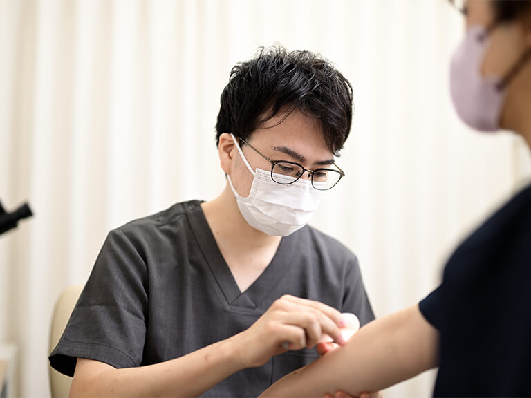 皮膚科専門医によるアトピーの専門治療